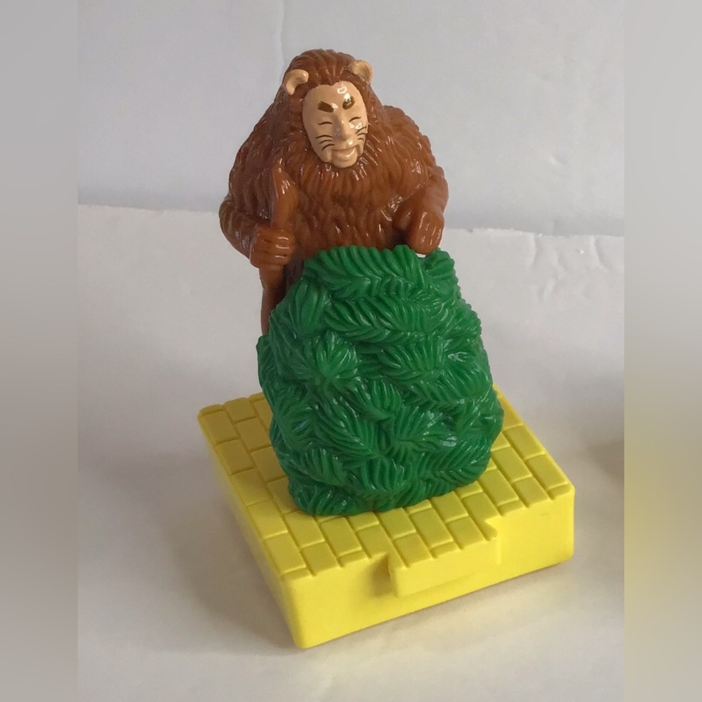 1997 Wizard of Oz Cowardly Lion Figure Puzzle from Blockbuster